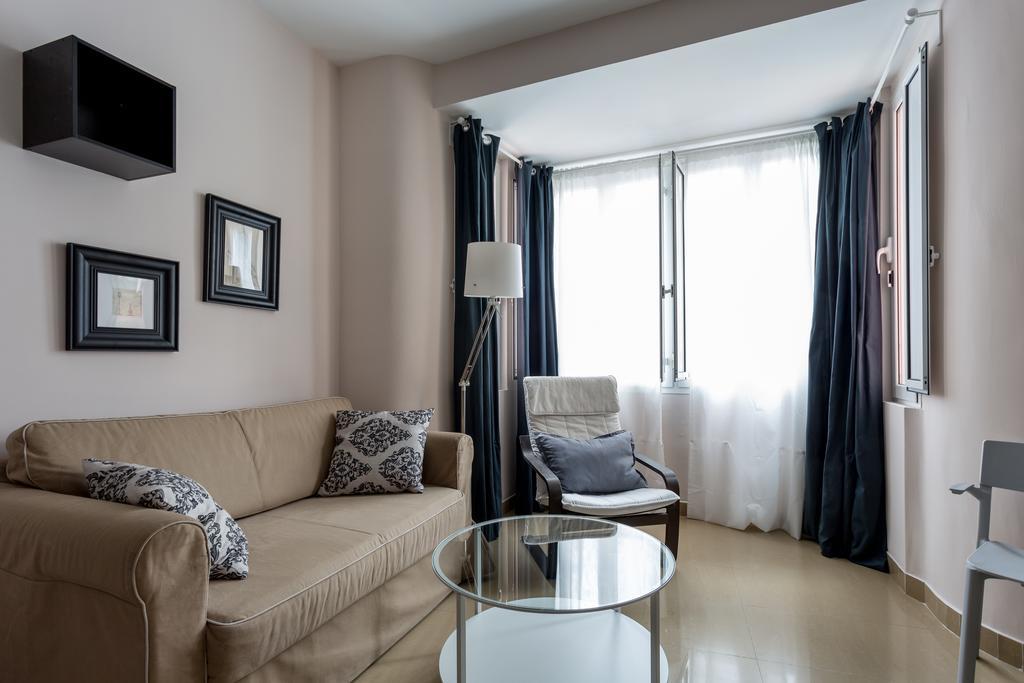 Apartamentos Edificio Constitucion เซบีญา ภายนอก รูปภาพ