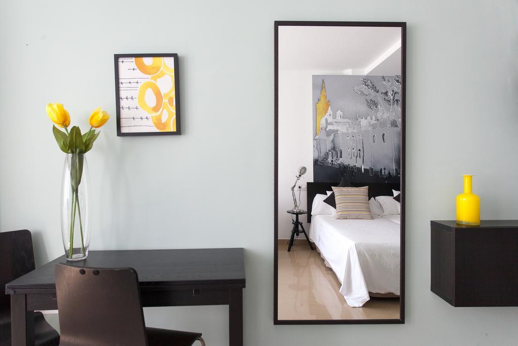 Apartamentos Edificio Constitucion เซบีญา ภายนอก รูปภาพ